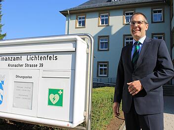 Hartmut Müller, Leiter des Finanzamts Lichtenfels freut sich über das gute Ergebnis. Foto: Dominic Buckreus