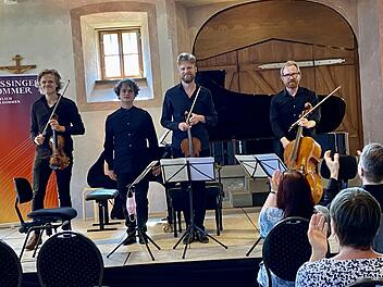 Das Danish String Quartet in ungewohnter Besetzung (v.l.): Frederik Øland (Violine) Gustav Piekut (Klavier), Asbjørn Nørgaard (Viola) und Fredrik Schøyen Sjölin (Violoncello)
