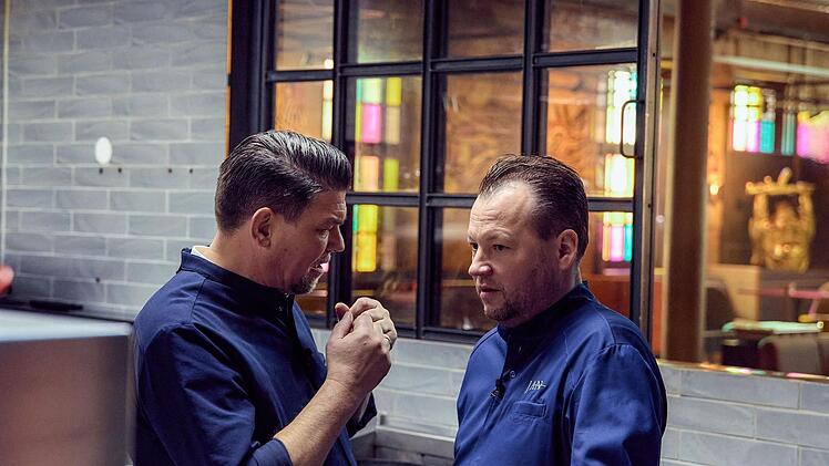 Tim M&auml;lzer (links) und Jan Hartwig beraten sich.