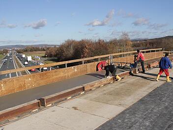 An der Autobahnauffahrt Baiersdorf sollte ab Ende November der Verkehr wieder reibungslos fließen. Fotos: Josef Hofbauer