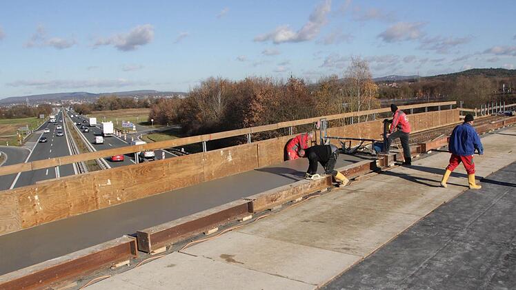 An der Autobahnauffahrt Baiersdorf sollte ab Ende November der Verkehr wieder reibungslos fließen. Fotos: Josef Hofbauer