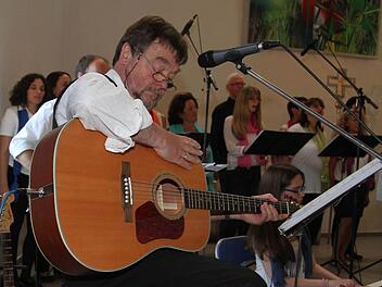 Die Formation "Sound of faith" aus Kulmbach widmet sich neben klassischen Gospelsongs auch deutschen Lobpreis und Anbetungsliedern - also "Worship". Neue Sängerinnen und Sänger sind herzlich willkommen. Foto: Sonja Adam