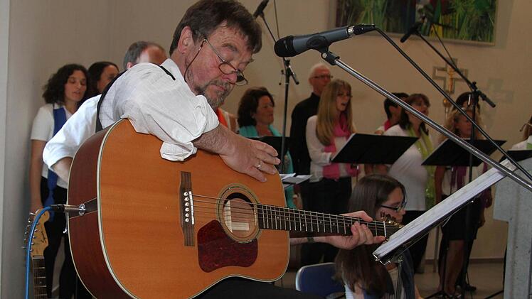 Die Formation "Sound of faith" aus Kulmbach widmet sich neben klassischen Gospelsongs auch deutschen Lobpreis und Anbetungsliedern - also "Worship". Neue Sängerinnen und Sänger sind herzlich willkommen. Foto: Sonja Adam