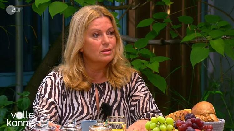 Schauspielerin Karin Thaler hat im ZDF-Magazin "Volle Kanne" von einem Drehtag berichtet, bei dem sie auf einen wilden B&auml;ren traf.