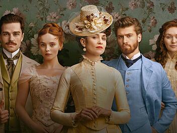 Wie in "Downton Abbey" dreht sich auch in "The Forsytes - Familie verpflichtet" vieles um die privaten Dramen der Hauptfiguren (von links): Soames Forsyte (Joshua Orpin), Irene Heron (Millie Gibson), Frances Forsyte (Tuppence Middleton), Jo Forsyte Jr. (Danny Griffin) und Louisa Byrne (Eleanor Tomlinson).