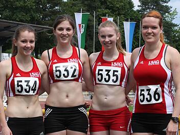Bezirksmeister über 4 x 100 Meter wurde die Frauen-Staffel des TSV Münnerstadt in der Besetzung (von links) Laura Rößler Lena Pfeufer, Leonie Warthemann und Julia Wenzke.  Fotos: Reinhold Nürnberger