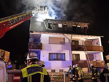 Dachstuhlbrand in Hallstadt  Foto: Ronald Rinklef