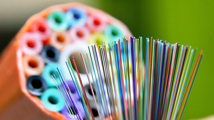 Glasfaser ist das schnellste Medium, wenn es um die Breitbandversorgung geht. Foto: Jan Woitas/dpa