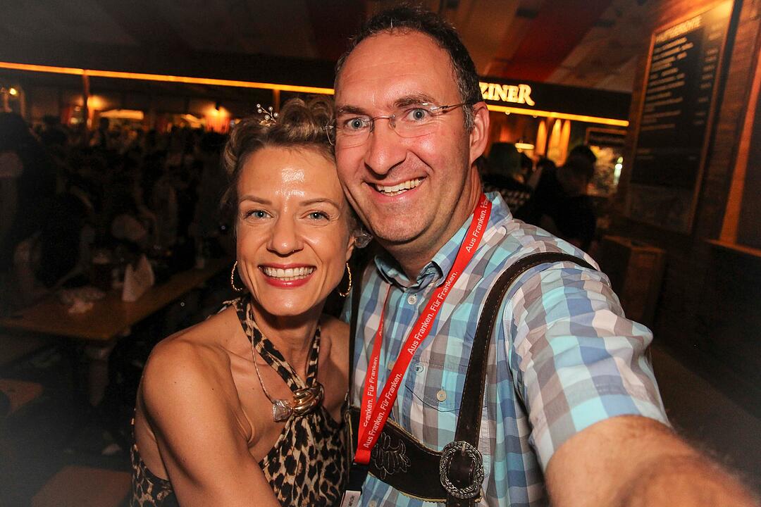Tanzen, Feiern, Mitsingen &ndash; bayerische Partystimmung bis Mitternacht.