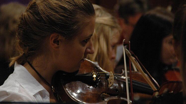 Für das Streichorchester der Städtischen Musikschule ist das Elternkonzert eine willkommene Bühne, sein Können zu zeigen.