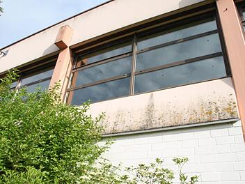 Die Mehrzweckhalle in Rannungen ist  in die Jahre gekommen. Abriss und Neubau   oder sanieren - der Gemeinderat konnte sich noch nicht auf eine Lösung einigen. Beudert/Archiv