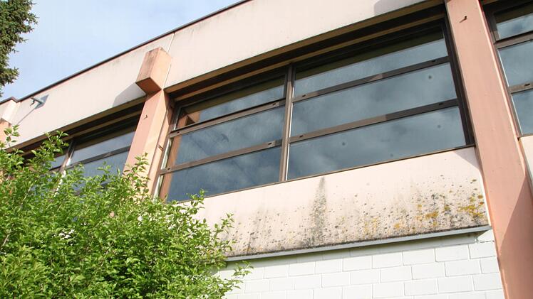 Die Mehrzweckhalle in Rannungen ist  in die Jahre gekommen. Abriss und Neubau   oder sanieren - der Gemeinderat konnte sich noch nicht auf eine Lösung einigen. Beudert/Archiv