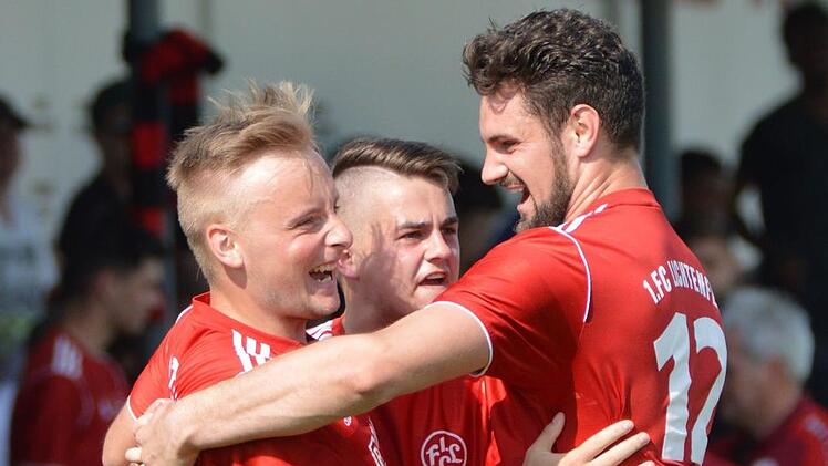 Dürfen sich die Lichtenfelser (von links) Jan Haselmann, Edgar Wagner und Antonio Pranjic am Samstag über die Meisterschaft freuen? Doch dazu ist ein Erfolg im Topspiel in Theisenort nötig. Das FCL-Trio traf zuletzt je einmal beim 5:2-Sieg gegen Schwürbitz.  Foto: Gunther Czepera