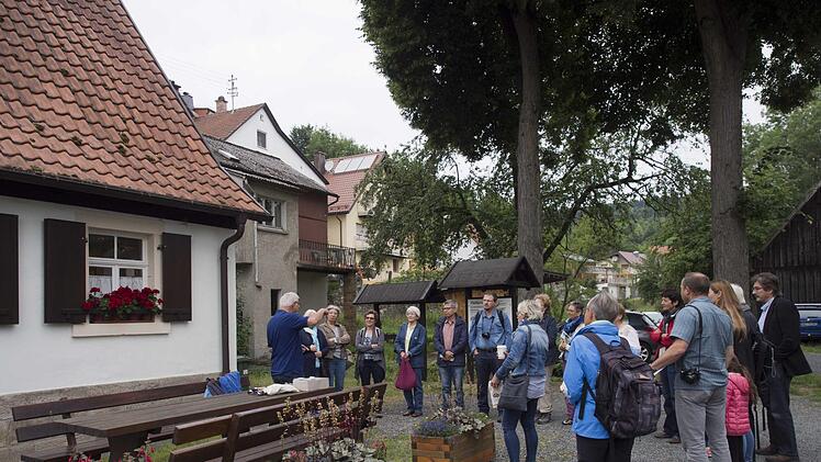 Die Tagesreise in Wald und Weide und in die Vergangenheit begann im Fl&ouml;&szlig;ermuseum in Unterrodach.