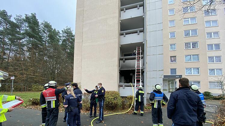 Nürnberg: Brand in Mehrfamilienhaus
