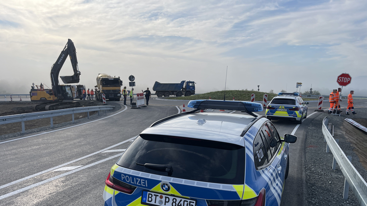 Betonmischer kippt an Anschlussstelle der A70 bei Thurnau um