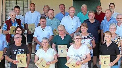 Diese Frauen und Männer halten ihrem Verein schon seit 40 oder 50 Jahren die Treue. Bei einem besonderen Ehrungstag erhielten sie ihre Auszeichnungen vom Verein.