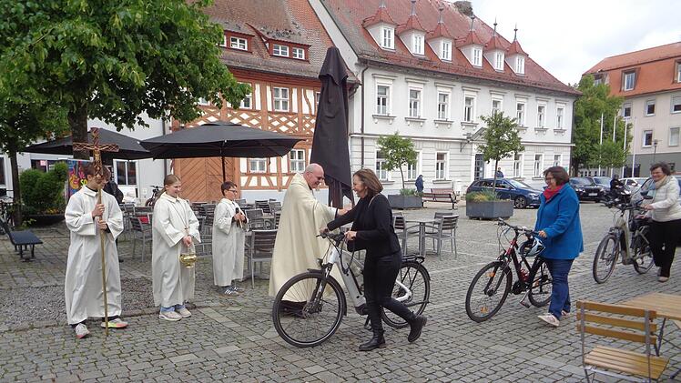 &bdquo;Bicycle first&ldquo; hie&szlig; die Devise bei der diesj&auml;hrigen Fahrzeugsegnung.