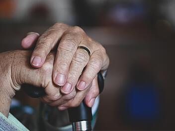 Telefonbetr&uuml;ger in Trunstadt: Seniorin &uuml;bergibt Zehntausende Euro