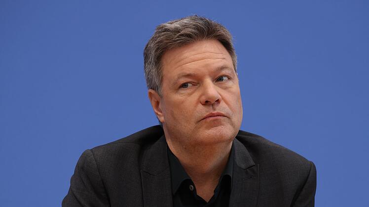 Robert Habeck (Bild) hat sich zum Engagement von Sebastian Vettel ge&auml;u&szlig;ert.