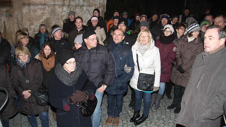 Mit mehr als achtzig Teilnehmern fand die Führung enormen Zulauf. Foto: Sonja Adam