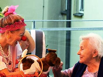 Clownin Hermine sorgt für Unterhaltung.  Foto: Carl-von-Heß´sche Sozialstiftung