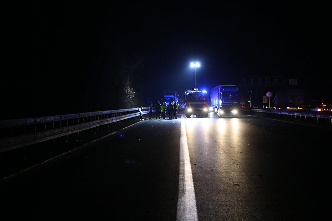 Fußgänger auf A73 von Auto erfasst