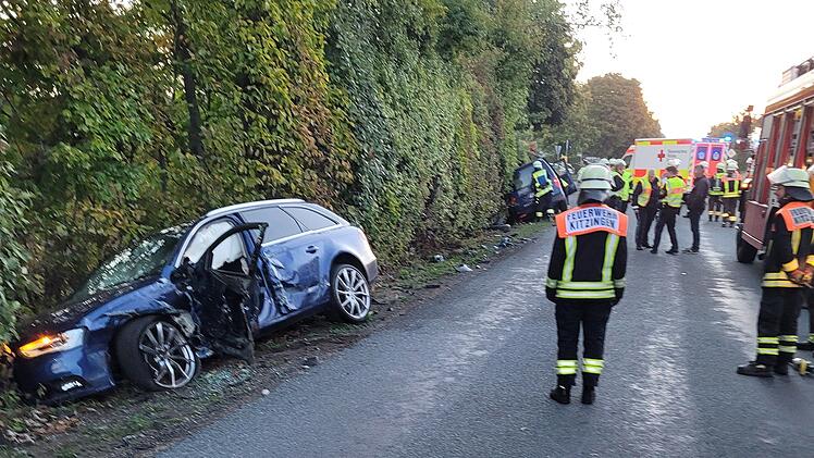 Bei Kitzingen: Auto ger&auml;t in Gegenverkehr - Unfall fordert zwei Verletzte