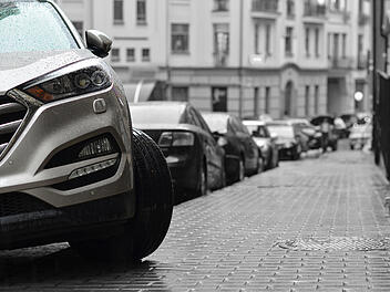 Führerschein für SUV und Senioren-TÜV? So stimmen Autofahrer ab