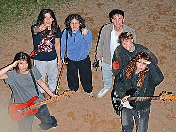 Die Band &bdquo;Half Step Down&ldquo; aus bewegt sich musikalisch zwischen Classic Rock, Punk und Metal &ndash; und das in bis zu sechs Sprachen. STOW301