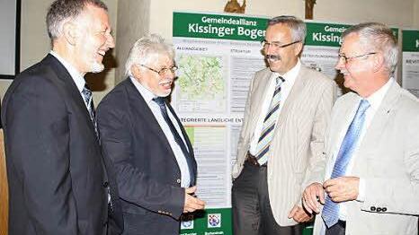Sie wollen die Allianz Kissinger Bogen mit Leben erfüllen: die Bürgermeister (v. l.) Waldemar Bug (Burkardroth), Wolfgang Back (Bad Bocklet), Günter Kiesel (Nüdlingen) und Gotthard Schlereth (Oberthulba).