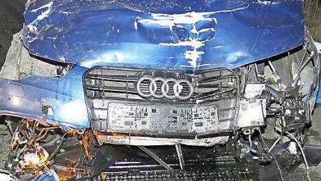 Der Audi, der mit hoher Geschwindigkeit auffuhr Fotos: Polizei