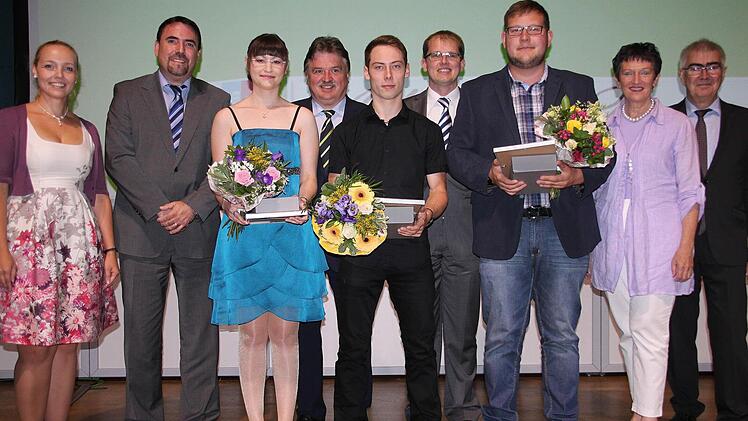 Die Schulbesten wurden mit dem Adalbert-Raps-Preis geehrt.