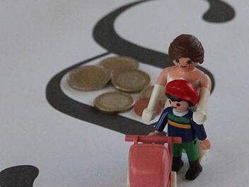 Das Unterhaltsvorschussgesetz wird im Juli geändert. Der Staat greift dann alleinerziehenden Müttern und Vätern länger als bisher unter die Arme, wenn das unterhaltspflichtige Elternteil nicht zahlt oder zahlen kann. Foto: Heike Beudert