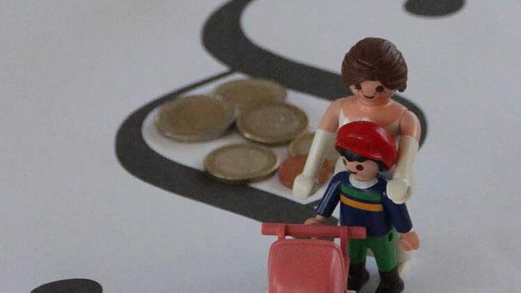 Das Unterhaltsvorschussgesetz wird im Juli geändert. Der Staat greift dann alleinerziehenden Müttern und Vätern länger als bisher unter die Arme, wenn das unterhaltspflichtige Elternteil nicht zahlt oder zahlen kann. Foto: Heike Beudert