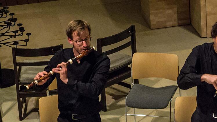 Die Coburger Bachnacht unter der Leitung von Peter Stenglein lockte zahlreiche Zuhörer an mit ihrem vielseitigen Programm. Foto: Jochen Berger