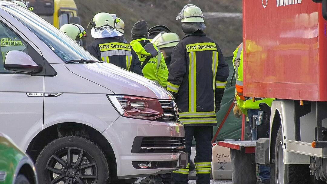 Arbeiter stirbt bei Unfall auf A3 bei Geiselwind: Bilder vom Unfallort