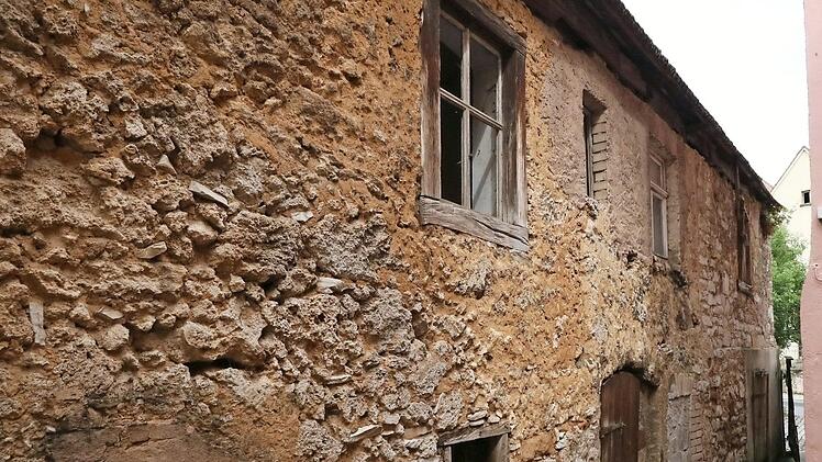 Die Mauer auf der Südseite des Glas-Anwesens soll stehen bleiben.