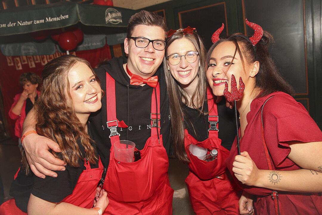 Faschingsparty vom Feinsten in der Stadthalle Stadtsteinach.