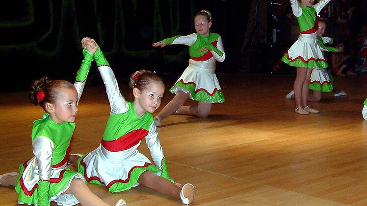 Die "Mini-Garde" des TV Sand tanzte sich in die Herzen des Publikums.