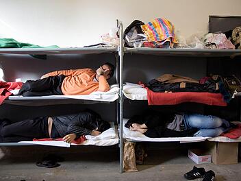 Die Unterbringung von Flüchtlingen sorgt in Himmelkron für Diskussionen. Symbolbild: Archiv/Michael Gründel