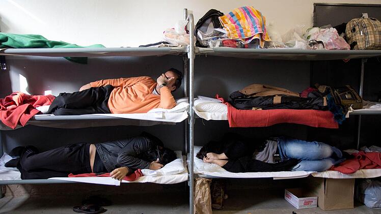 Die Unterbringung von Flüchtlingen sorgt in Himmelkron für Diskussionen. Symbolbild: Archiv/Michael Gründel