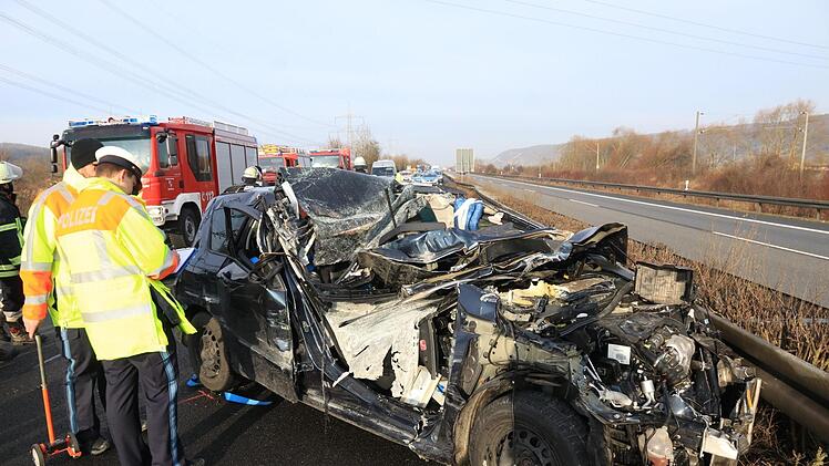 Bei einem schweren Unfall auf der A70 zwischen Viereth und Eltmann gab es einen Schwerverletzten. Foto: News5/Merzbach