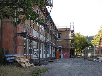 Die Entscheidung über zusätzliche Arbeiten am Außengelände vertagte der Stadtrat. Erst soll ein Ortstermin im Kindergarten stattfinden. Foto: Ulrike Müller
