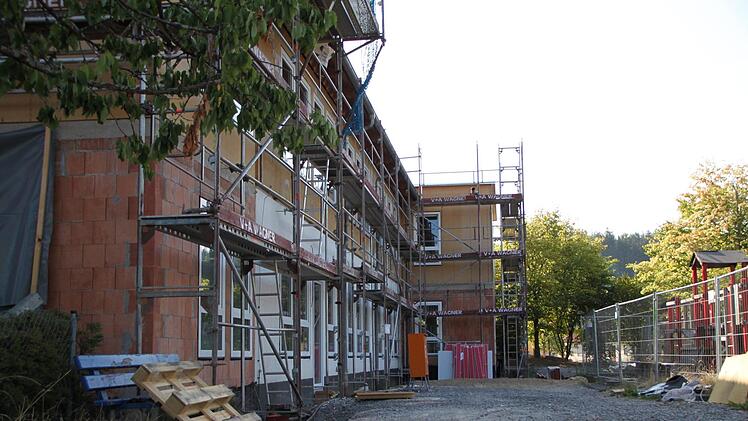 Die Entscheidung über zusätzliche Arbeiten am Außengelände vertagte der Stadtrat. Erst soll ein Ortstermin im Kindergarten stattfinden. Foto: Ulrike Müller