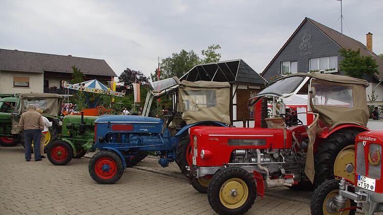 Zahlreiche "Schätzchen" gab es beim historischen Bulldog- und Motorradtreffen in Neuses zu bewundern.