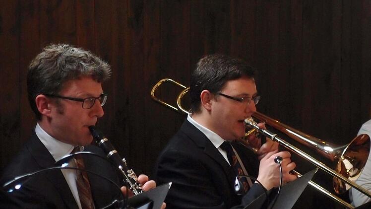 Der Musizierkreis Neustadt unter Leitung von Norbert Luche gestaltete seine Kaffeehausmusik in Meilschnitz. Foto: Jochen Berger