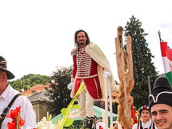 Fürst Ferenc Rákóczi alias Timo Baier beim Umzug. Foto: Benedikt Borst