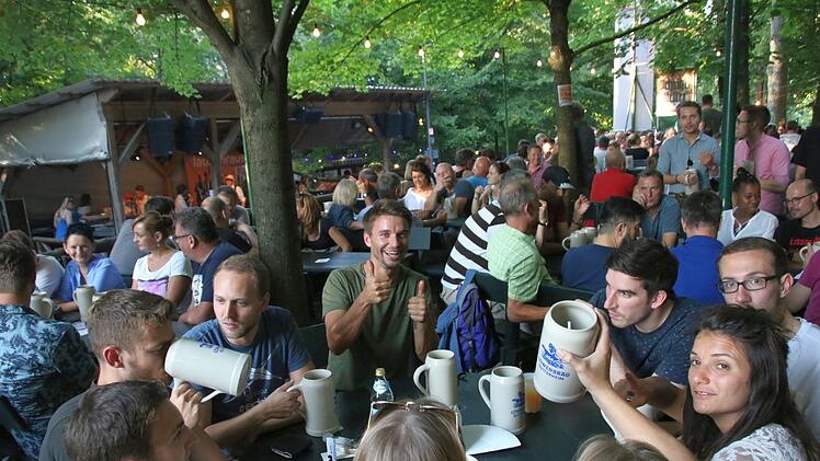 Ballermann oder Biergarten? Wie viele Musikdarbietungen mit Verstärker im Kellerwald genehmigt werden, haben die Stadträte des Forchheimer Hauptausschusses nun limitiert. Foto: Josef Hofbauer/Archiv