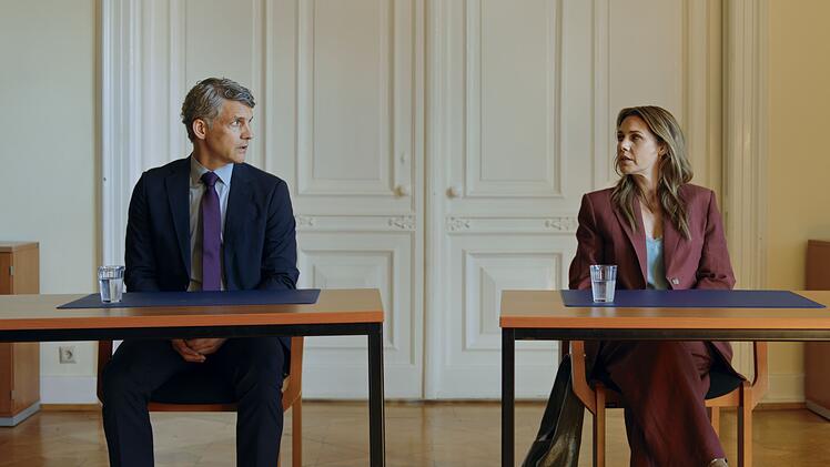 David Hofstetter (Martin Bretschneider) und 
Beke Rieper (Felicitas Woll) lassen sich endg&uuml;ltig scheiden.